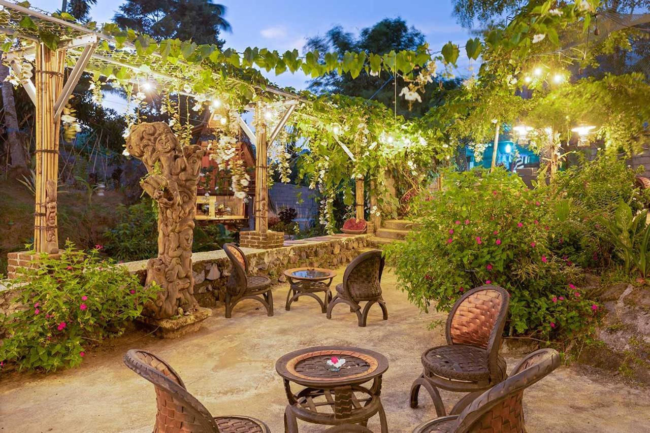 Onong'S Homestay & Cafe Tomohon Экстерьер фото