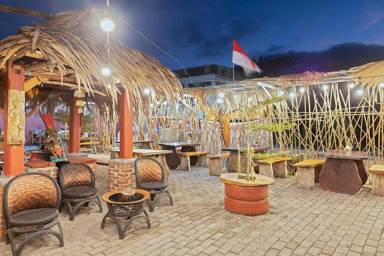 Onong'S Homestay & Cafe Tomohon Экстерьер фото
