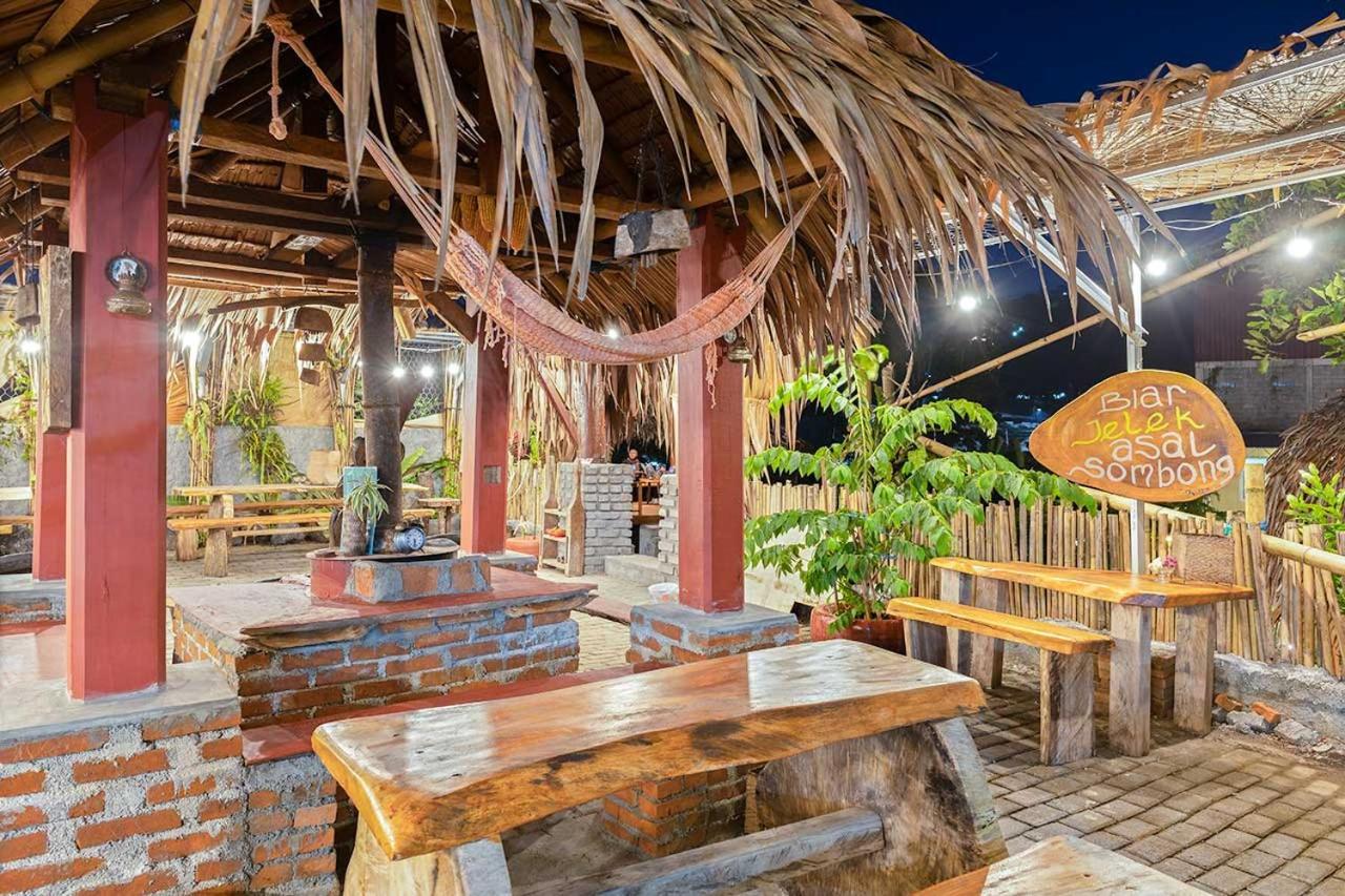 Onong'S Homestay & Cafe Tomohon Экстерьер фото