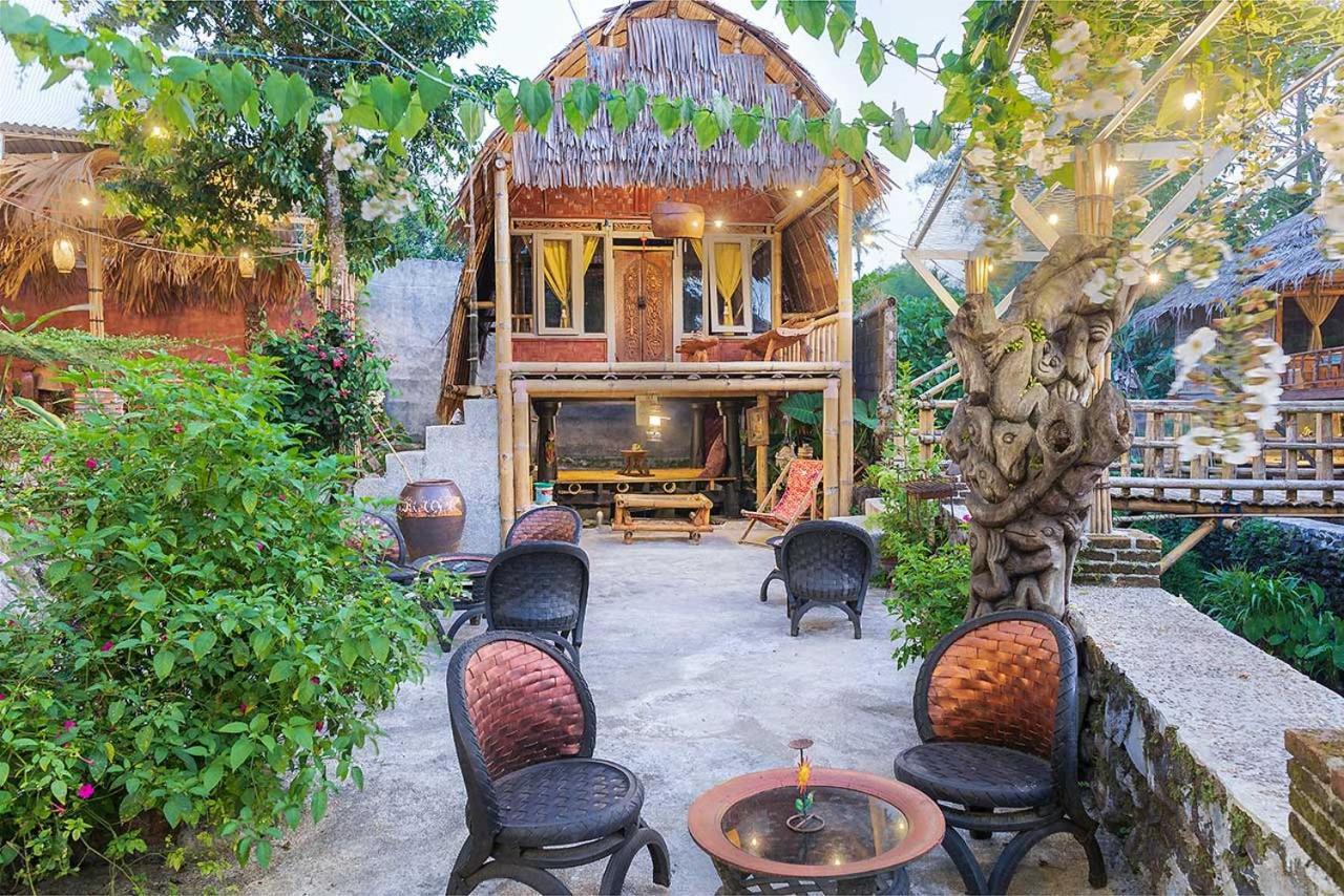Onong'S Homestay & Cafe Tomohon Экстерьер фото