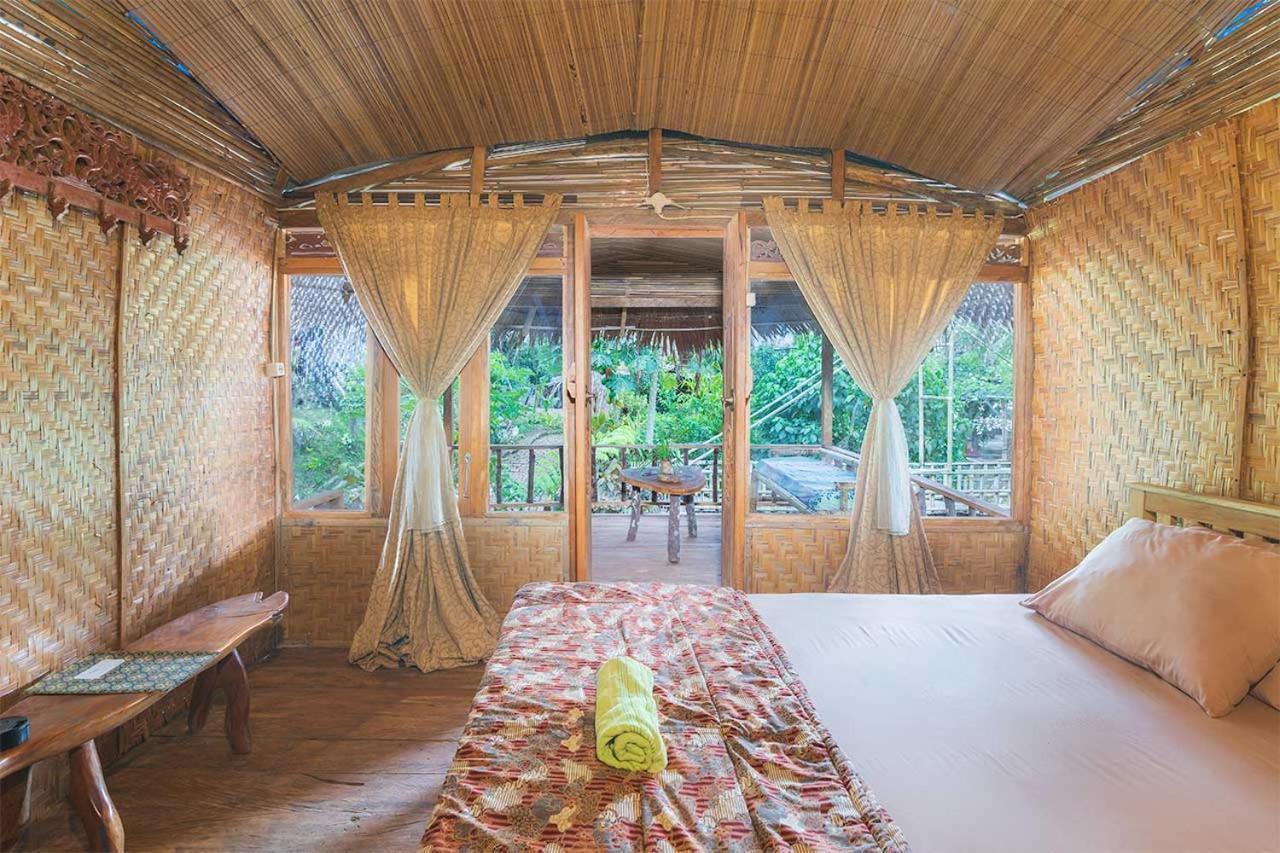 Onong'S Homestay & Cafe Tomohon Экстерьер фото